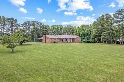 Image de 5 minutes from Center Hill Lake! Fire-pit, Level Parking, 4 Bedrooms!