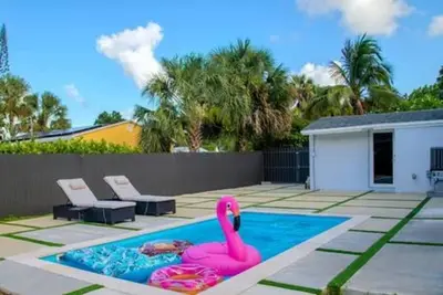 Image de Modern Lux Home • 3br/2ba with Pool