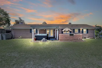 Image de Ft. Liberty Retreat W/ Hot Tub, Poker  and Pool Tables-Spacious 4-Bedroom