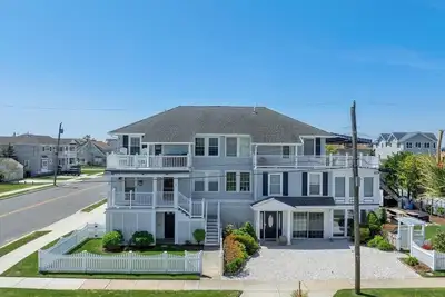 Image de Greatest location in beautiful Strathmere. The views from the deck are unmatched!