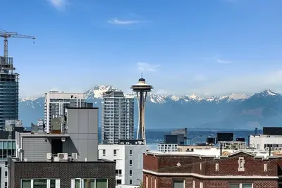 Image de Heart of CapHil, Space needle view, Free parking