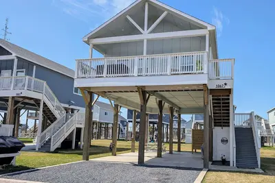 Image de Stunning Villa with Upper Deck Views of the Gulf and Intercoastal Waterway.