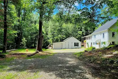 Image de Wooded family getaway in the country