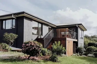 Image de Luxury Coastal Retreat - Stroll to St Helens Township