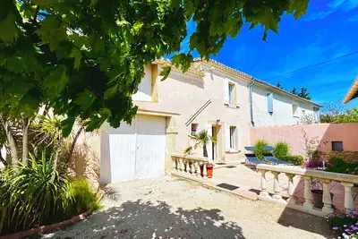Image de Villa Provençale Loca-Moulins à Saze Charme et tranquillité à deux pas d'Avignon