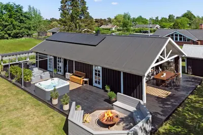 Image de Superbe maison à Rødby avec sauna