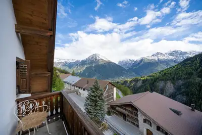 Image de Chasa Rosa 3: 3. 5-room apartment in the idyllic and sun-drenched mountain village of Vnà