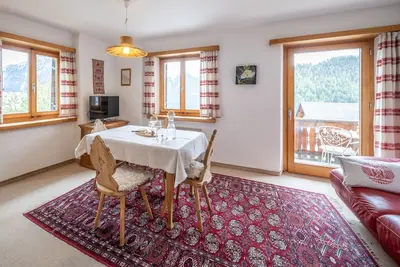 Image de Chasa Rosa 1: 3. 5-room apartment in the idyllic and sun-drenched mountain village of Vnà