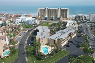 Image de New inside - Up to 8 - Pool - Beach half a block