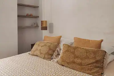 Image de Luxe Studio met Ruim Privé Terras op 20 Meter van het Strand