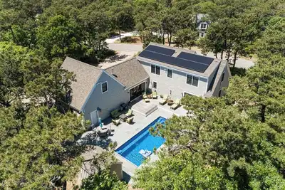 Image de North Truro - Tax Free! Heated inground pool. Walk to bus. Central A/C.
