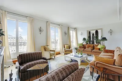 Image de New! Luxurious & Unique Flat with Phenomenal Seine Views!