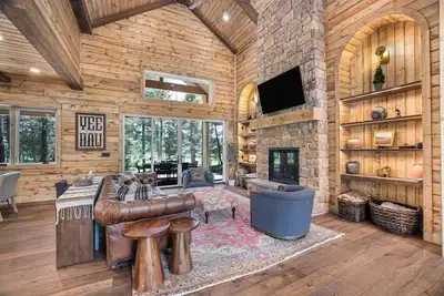 Image de Newly Built Luxury Yellowstone House on 6 Acre, Heat & Ac on Creek