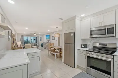 Image de 3 min. walk to Siesta Key Beach-Newly Renovated 1st floor 2br/2b w/ heated pool