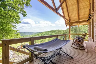 Image de Beautiful Cabin Overlooking Center Hill Lake