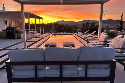 Image de 4 bd, Private Pool, Spa, Sexy Chefs Kitchen, Spectacular Views of Mt. Gorgonio