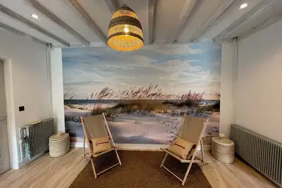Image de Villa de vacances avec piscine, jardin entre estuaire et océan.