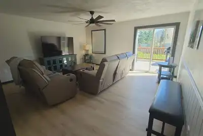 Image de Perfect location in a beautifully remodeled home in the heart of Glacier