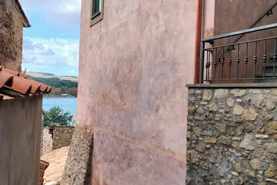 Image de Two-room apartment located in private area of the village with exclusive terrace overlooking the lake