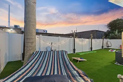 Image de The Shark Tank, 2 Units: Walk to Beach, Bars, & Food – Perfect for 2 Families