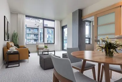 Image de Modern Luxury Living: 2br Condo at Via 6