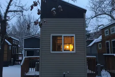 Image de The Peaceful Pop Top Tiny Home in Rocky Mtns