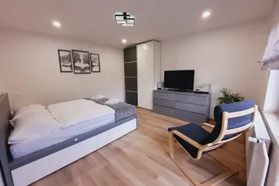 Cosy Two Bedroom Apartment with Balcony in Rob