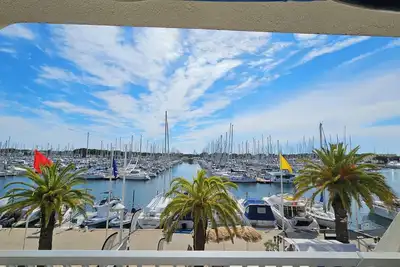 Image de Superbe studio cabine à louer à Port Camargue / le grau du roi! Vue port.