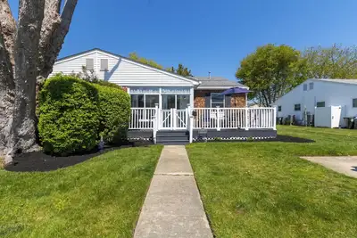 Image de Coastal Cottage! Brand New Listing!