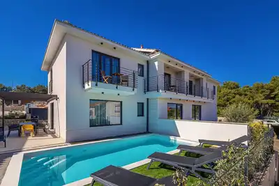 Holiday house Fra&La with private pool