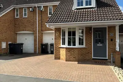 Image de 3 Bedroom, Sleeps 5/6, drive and car charger, near Rushden Lakes.