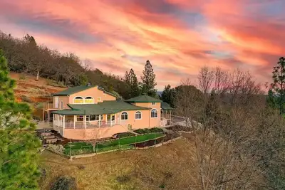 Image de Magical Mountaintop Oasis, Private 5-acre Retreat with Stunning Views!