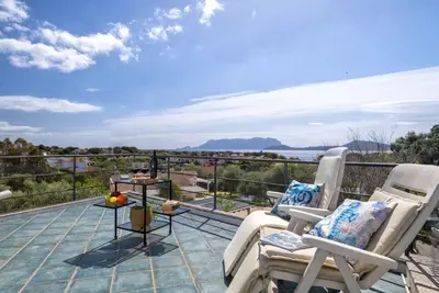 Image de The terrace overlooking the sea. Few steps from the beach.