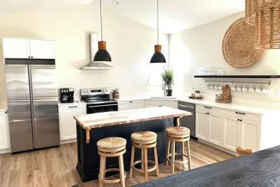 Luxurious New House Between Ark Encounter and Creation Museum-Sleeps 8