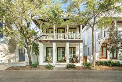Image de Luxury in the ❤️ of Rosemary! Steps to Main St, Private Beach & Pools. Sleeps 13