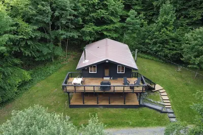 Image de Cozy & Modern Catskills Cabin on 4 Acres with Wood Fired Hot Tub and Firepit