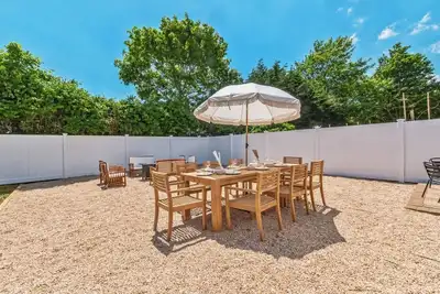 Image de Minutes from the beach, brand new 4 bedroom