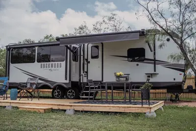 Image de Hill Country Escape\/45 minutes from downtown Austin 1 King 1 Queen Bed Full Kitc