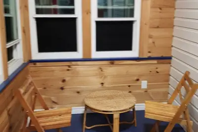Image de Amazing home on a huge backyard right near downtown, costco, movie. Pet Friendly!