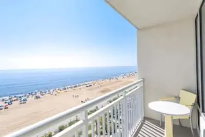 Image de Two Bedroom, Ocean Front, Luxury Condo, Virginia Beach, Va  3990006