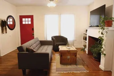 Image de Cozy Bungalow-Minutes to Downtown-Walk to Magnolia