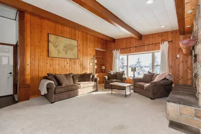 Image de Serene Pet Friendly, Fully Fenced 1 Acre 4br 1. 5ba Home With Privacy and Views