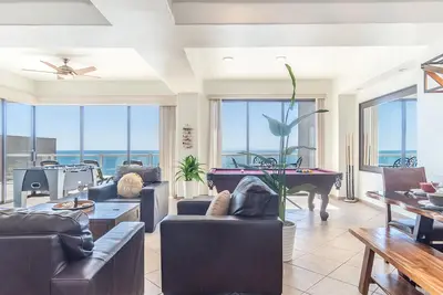 Image de Penthouse**Las Palomas 3 Br 3 Ba Diamante 1006