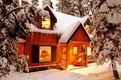 Image de Dog-friendly forest cabin with deck & fireplace, blocks to Lake Tahoe/trails
