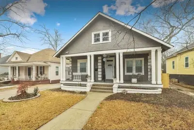 Image de 6 minutes from the iconic Mercedes Benz Stadium, 11-minute drive fromthe airport