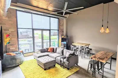Image de Industrial Urban Retreat sleeps 4 in Chesapeake Lofts, Sandusky
