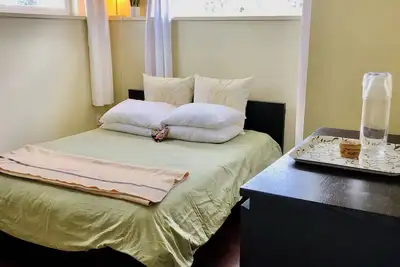 Image de Cozy Suite by the Lake + Breakfast!