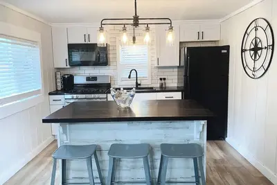 Image de The Cozy Cabin, Close to Orv Trails, Beach & Restaurants