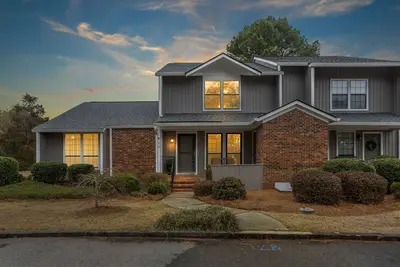 Image de Spacious Townhome on #4