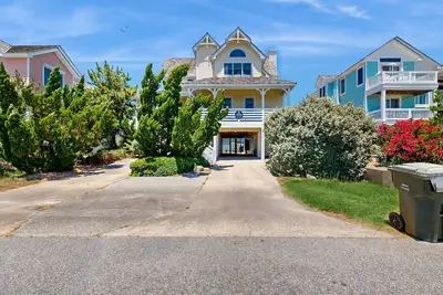 Image de Dog-friendly home with bunk room, alfresco deck, community pool & beach access